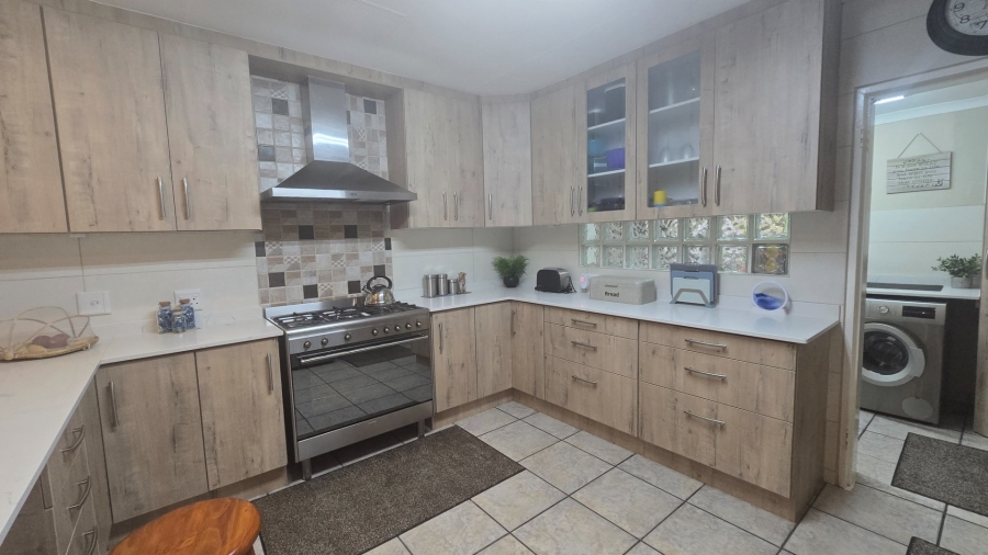 4 Bedroom Property for Sale in Safari Gardens North West